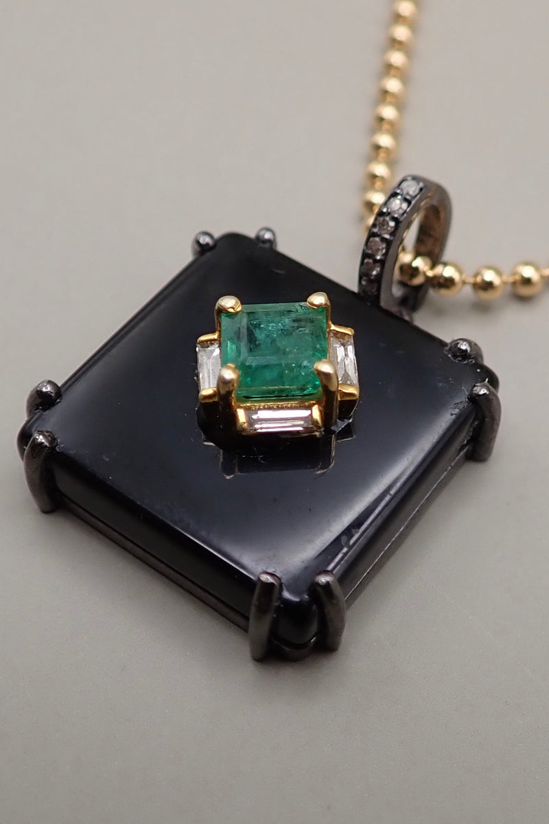 EMERALD ONYX PENDANT