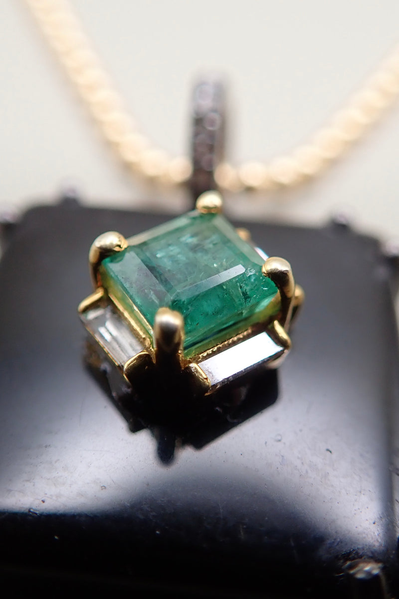 EMERALD ONYX PENDANT