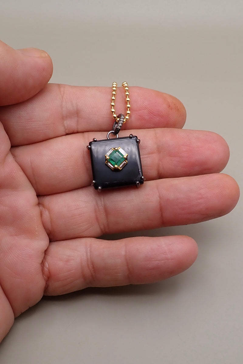 EMERALD ONYX PENDANT