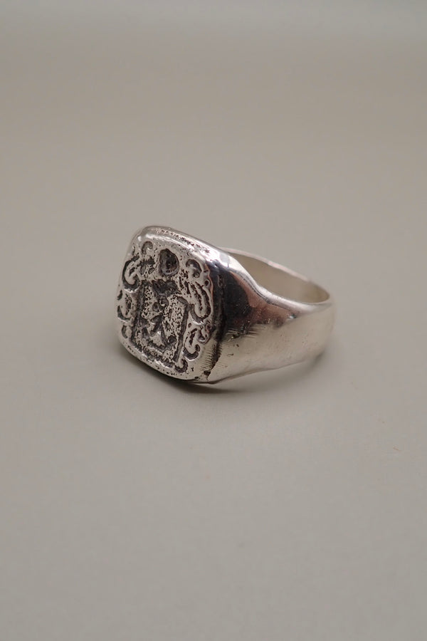 ARMS CREST RING