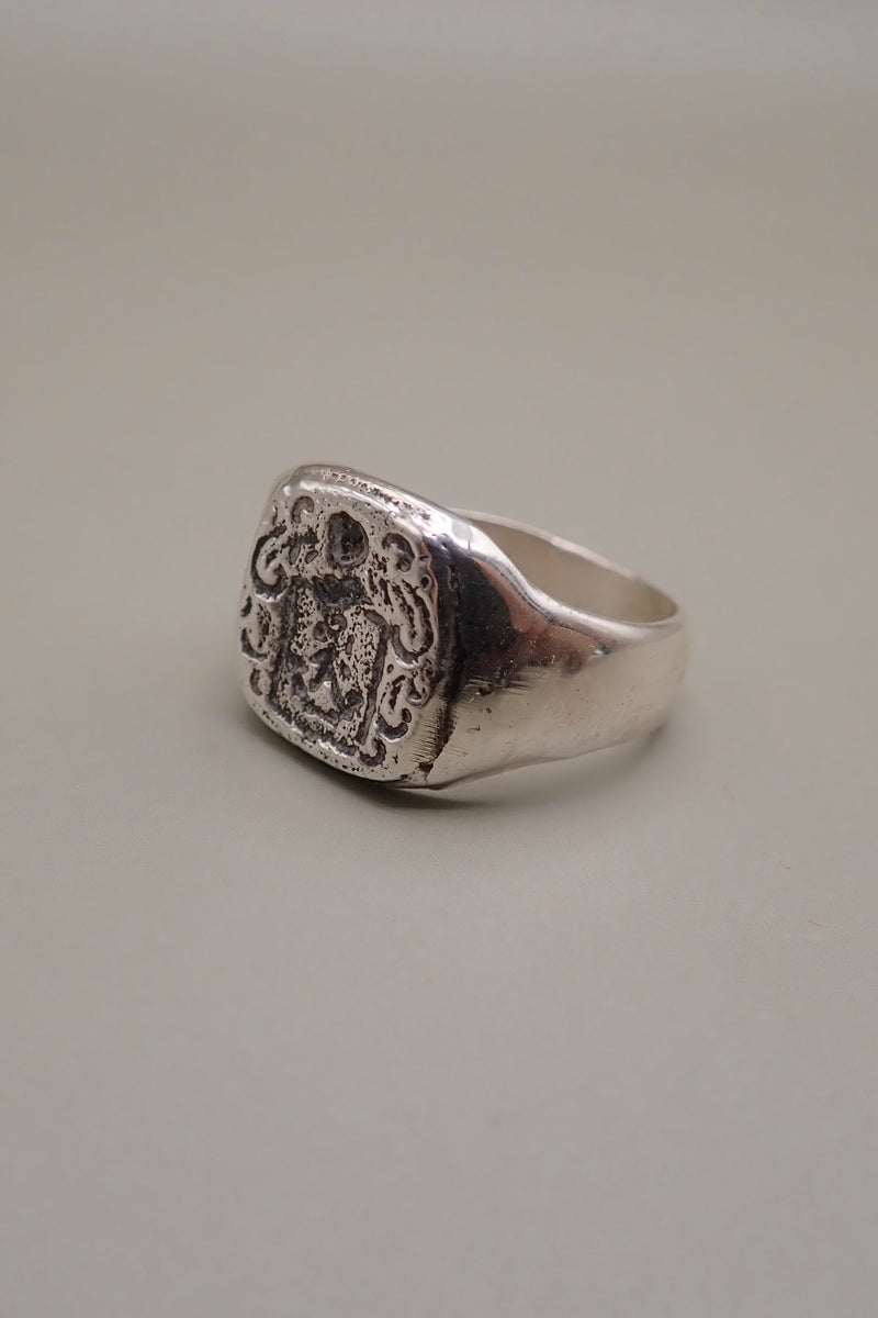 ARMS CREST RING