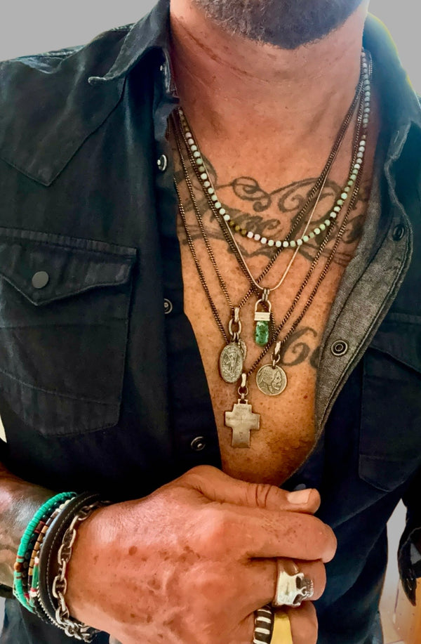 HAMMERED MEDAL NECKLACE