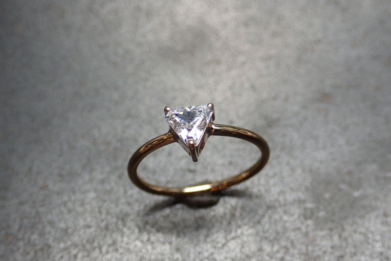 RING 14 K GOLD 0.8 CT TRIANGLE SOLITARY