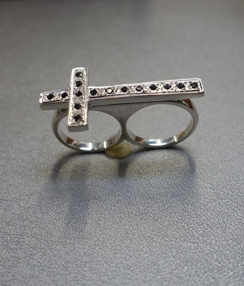 RING SILVER BLACK DIAMONDS CROSS TWO FINGERS