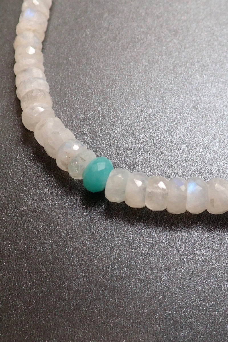 MOONSTONE SHORT NECKLACE