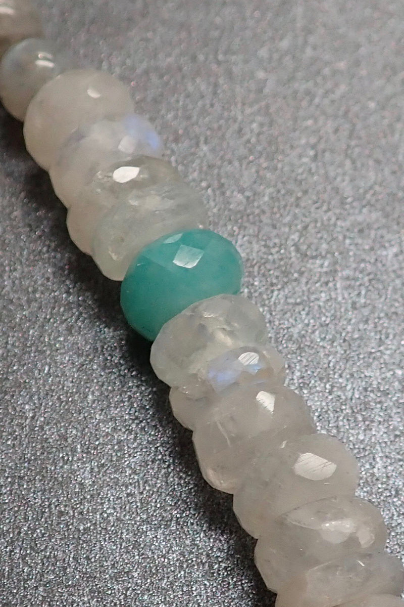 MOONSTONE SHORT NECKLACE