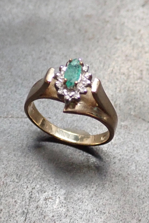 EMERALD & DIAMOND RING