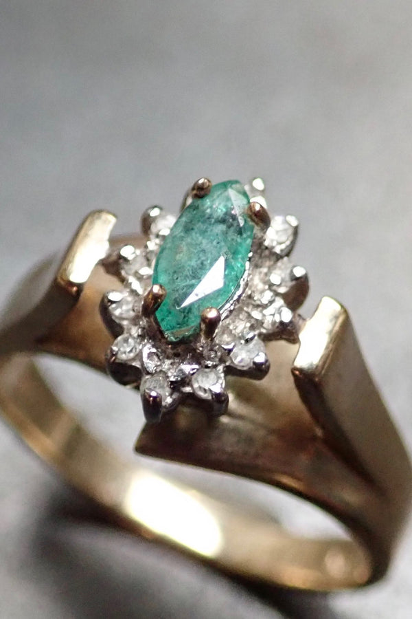 EMERALD & DIAMOND RING